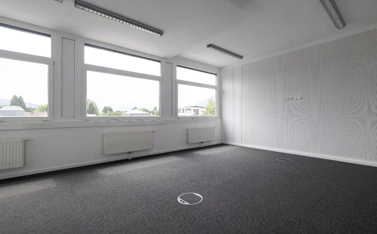 Helle Bürofläche mit großen Fenstern im SCALETTA-Bestand in Salzburg